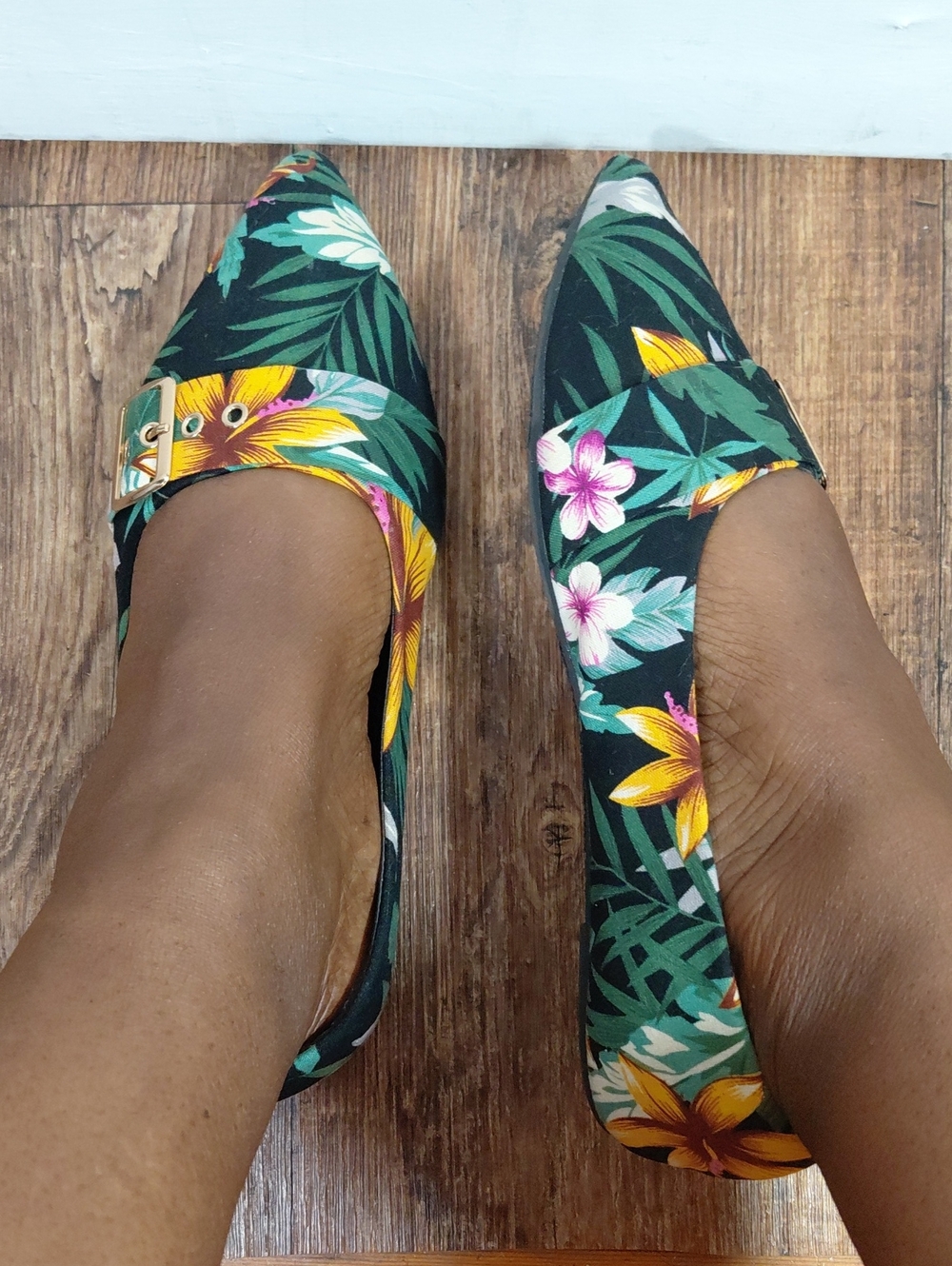 Ashley Stewart Floral Pointed Toe Fabric Flats Black Tropical Print Size 9W